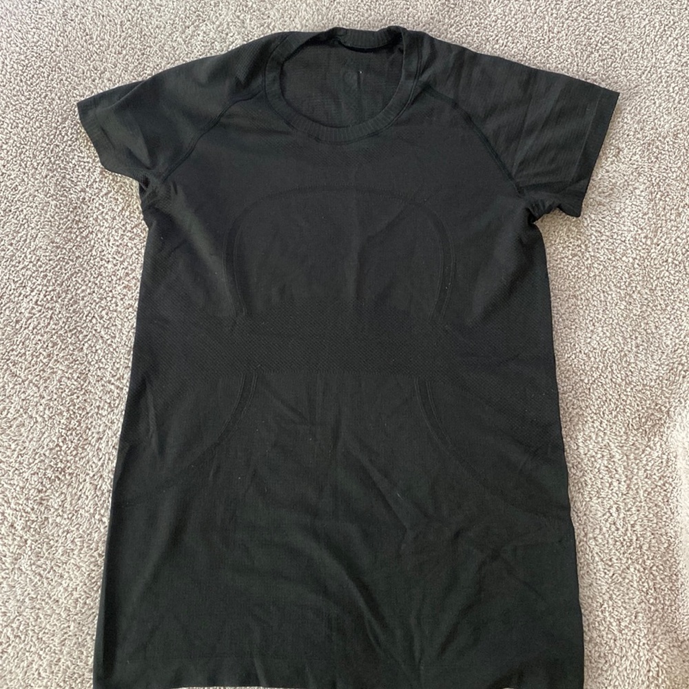 Womens lululemon shirt